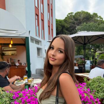 Babysitter Oradea: Brianna