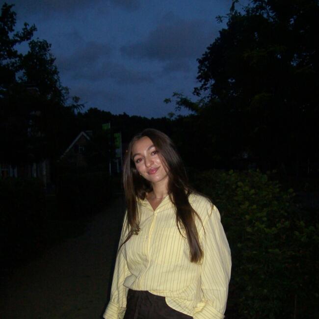 Babysitter in Kortrijk: Yasmine