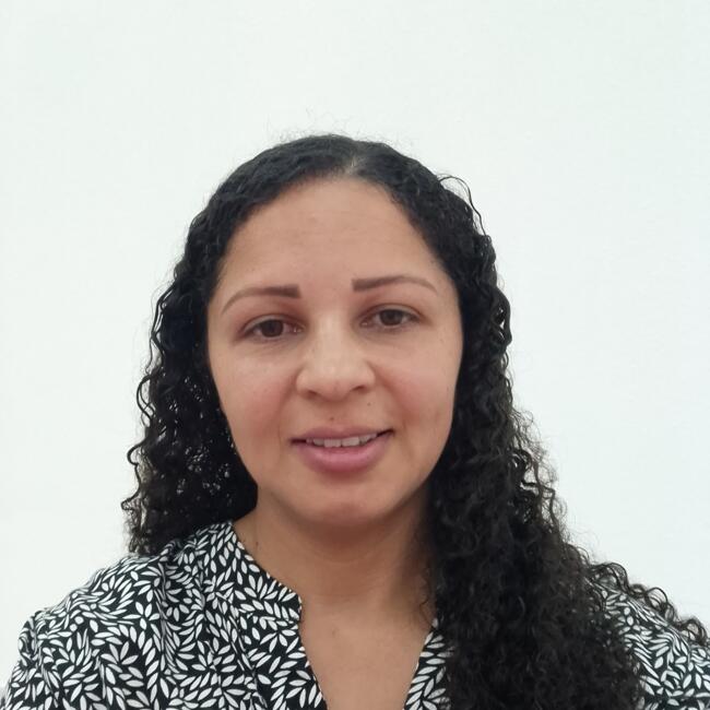 وظيفة جليسة أطفال في إمارة الشارقة: Angelica