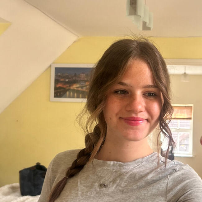 Babysitter in Basingstoke: Sienna