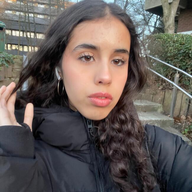 Babysitter in Enghien: Imane