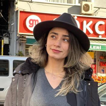 Babysitter Istanbul: Mona