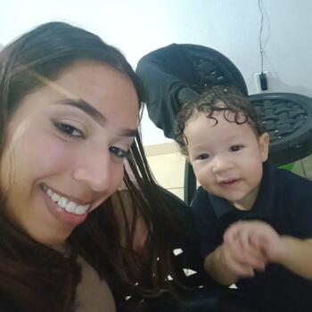 Babysitter Brasília: Riany