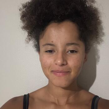 Babysitter in Vienne-en-Val: Kïnsiyah