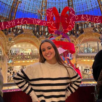 Babysitter in Beaumont-le-Roger: Charlotte