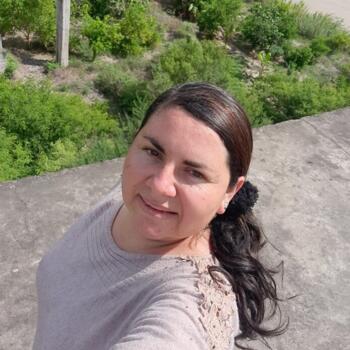 Babysitter in José Leonardo Ortiz: Mary