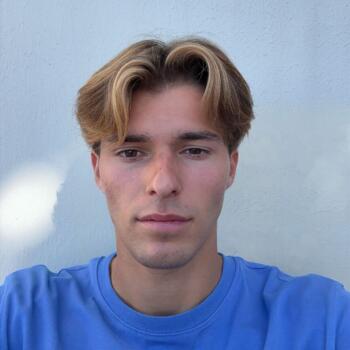 Babysitter in Biarritz: Maxence