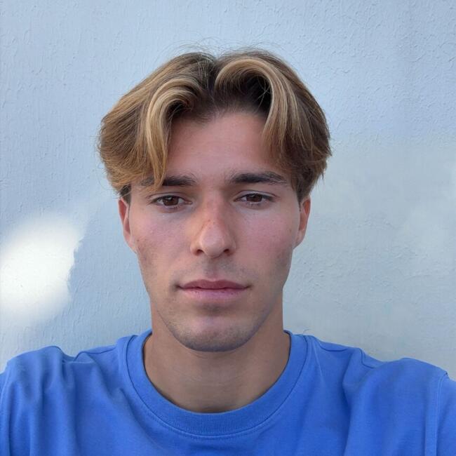 Babysitter in Biarritz: Maxence