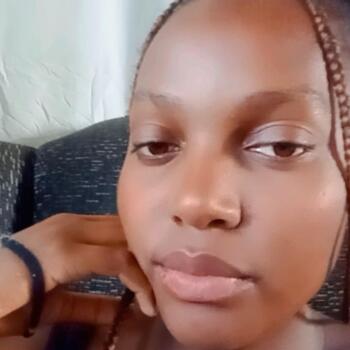 Babysitter Cape Town: Angella Irvine