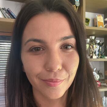 Δουλειά για babysitter στην περιοχή Γλυφάδα: δουλειά φύλαξης παιδιών Κωνσταντίνα