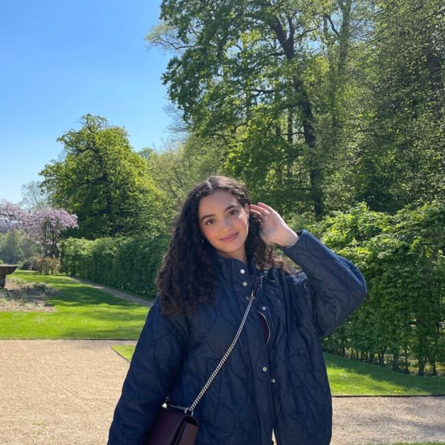 Babysitter in Brussels: Nisrine