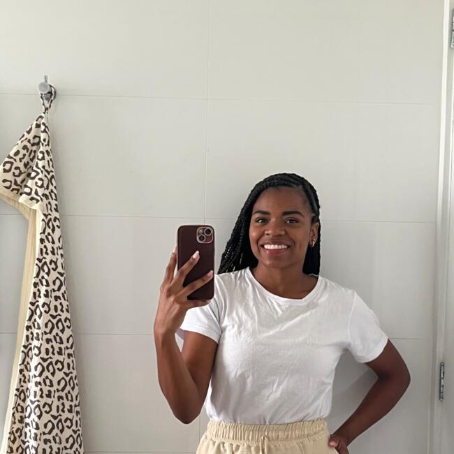 Babysitter in Woking: Ellen Souza