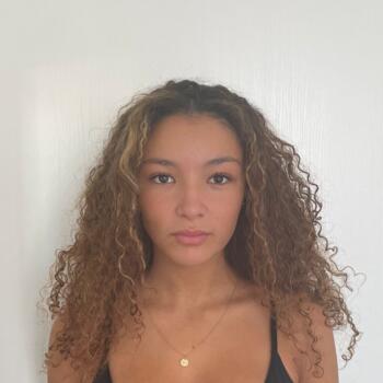 Babysitter in Saint-Ouen: Ambre