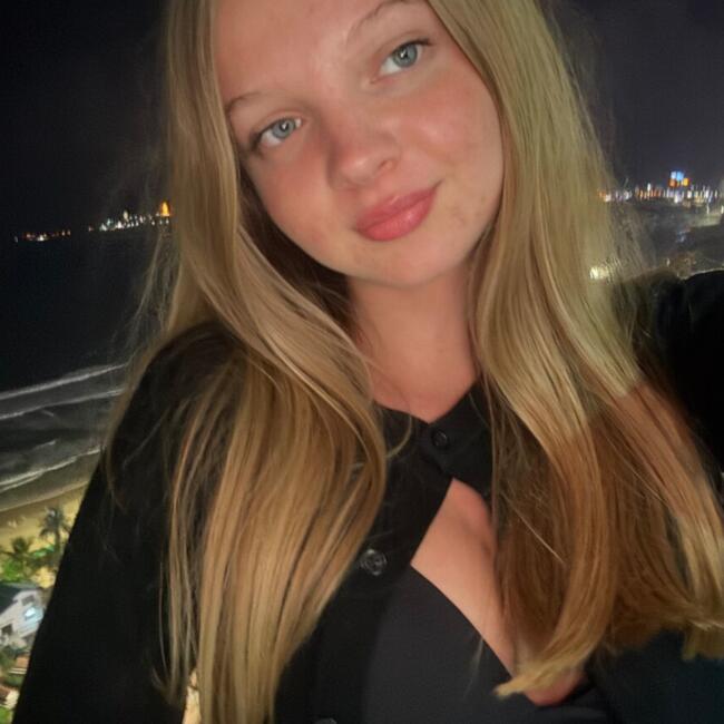 Babysitter in Hœrdt: Loane