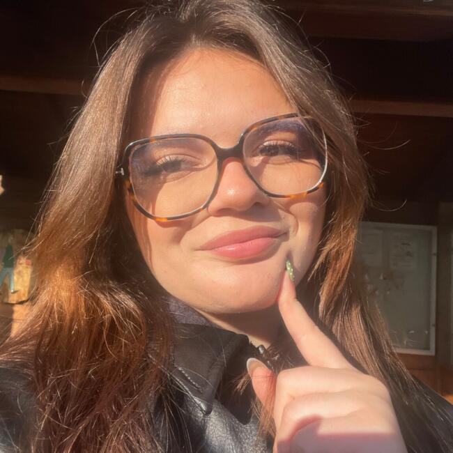 Babysitter in Massongy: Maud