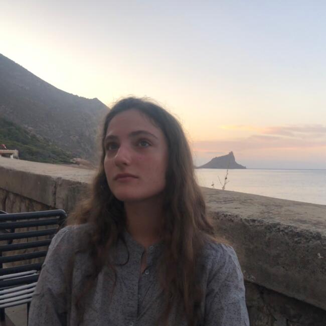 Babysitter in Paris: Bertille