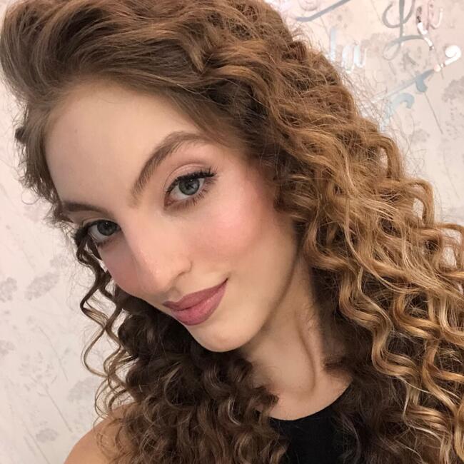 Babysitter in Palhoça: Amanda