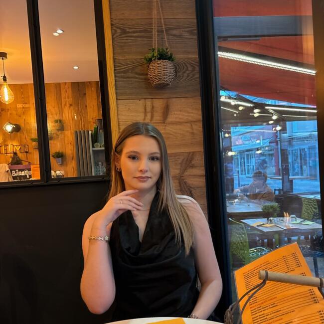 Babysitter in Cesny-Bois-Halbout: Anaelle