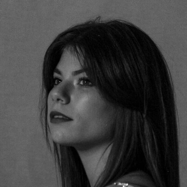 Babysitter in Montagnieu: Chrystal