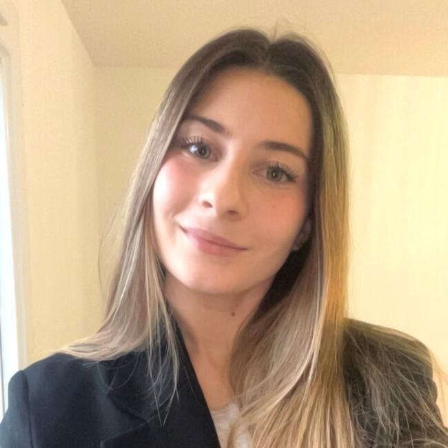 Babysitter in Saint-Savournin: Rosalie