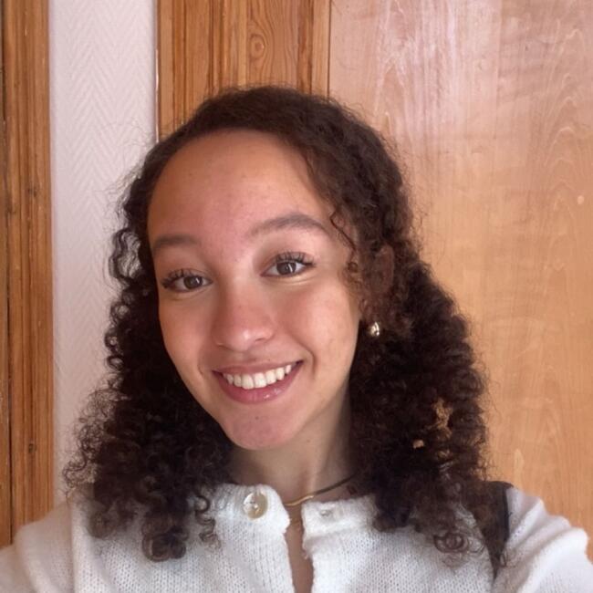 Babysitter in Sint-Agatha-Berchem: Lina