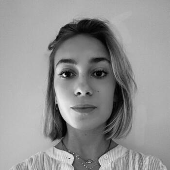 Babysitter in Paris: Paola