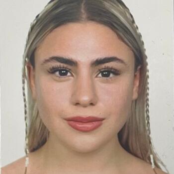 Babysitter in Genk: Julie