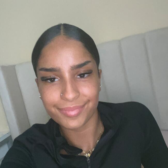 Babysitter in Créteil: Dora
