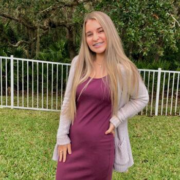 Babysitter in Fort Myers: Emily