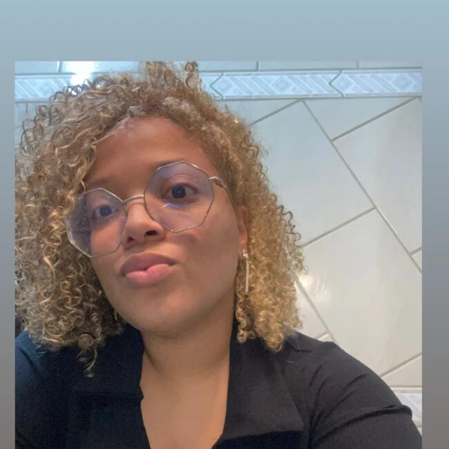 Babysitter in Uberlândia: Yasmyn