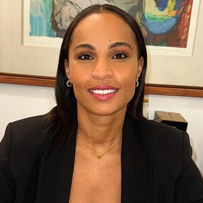 Babysitter in Belas: Leila