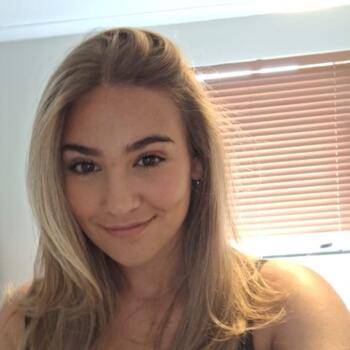 Babysitter in Crawley: Alice