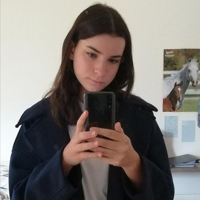 Babysitter in La Chapelle-du-Lou: Jeanne