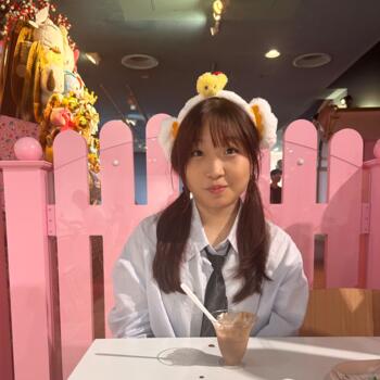 Babysitter in Singapore: Charlene