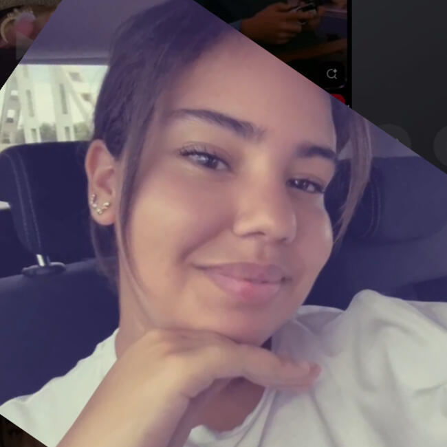 Babysitter in Manage: Lina