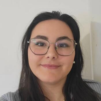 Babysitter em Almada: Lisa