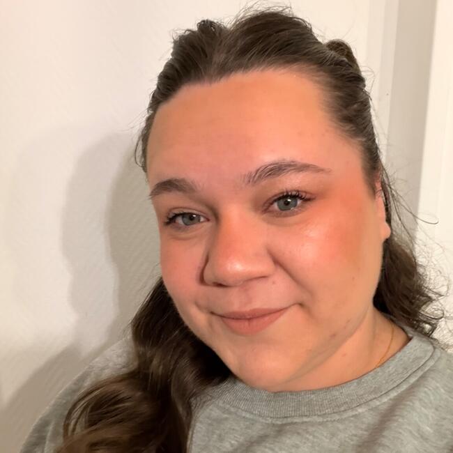 Babysitter in Louviers: Thia