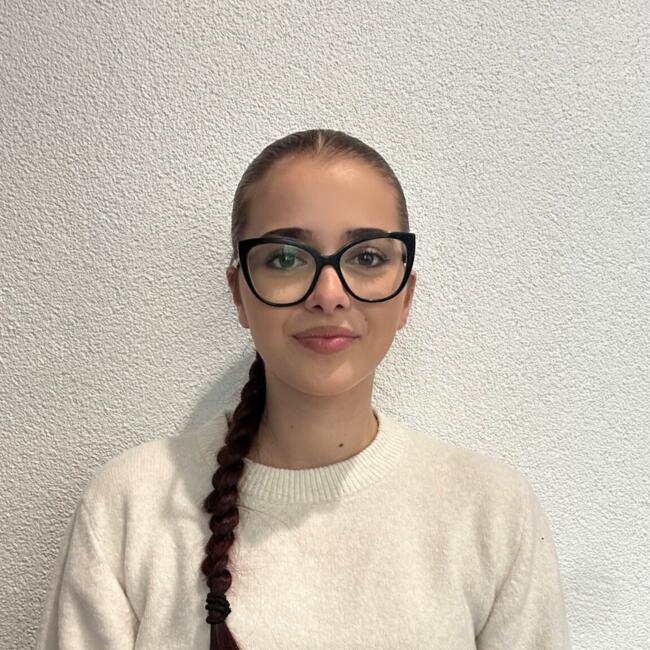 Babysitter in Zürich: Andjela