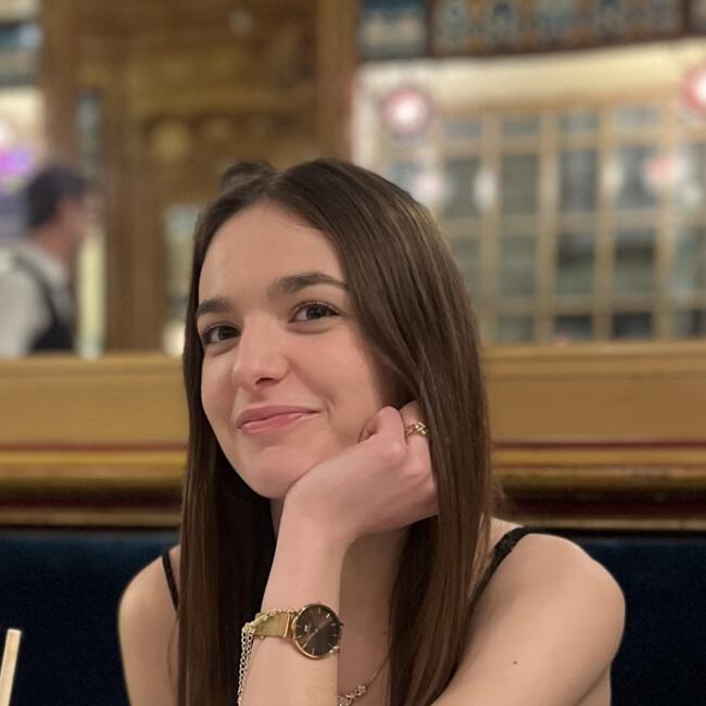 Babysitter in Dijon: Justine