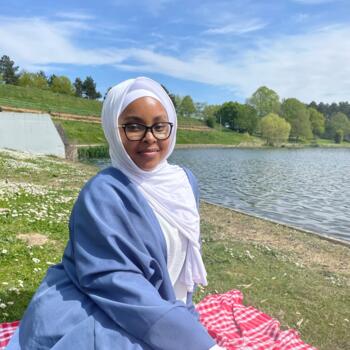 Baby-sitter Évry: Hidaya