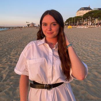 Baby-sitter in Sèvres: Lola