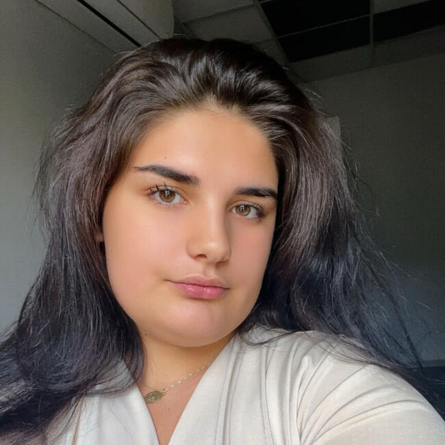 ニース のベビーシッター: Elsa