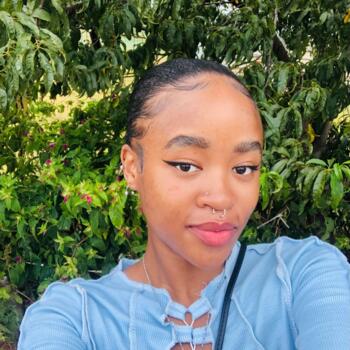 Babysitter in Kokosi: Onthatile
