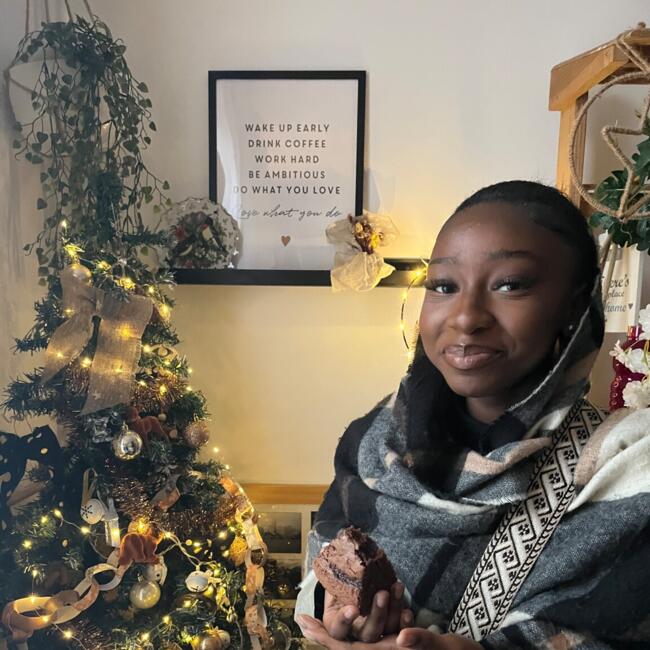 Babysitter in Saint-Ouen: Hadya