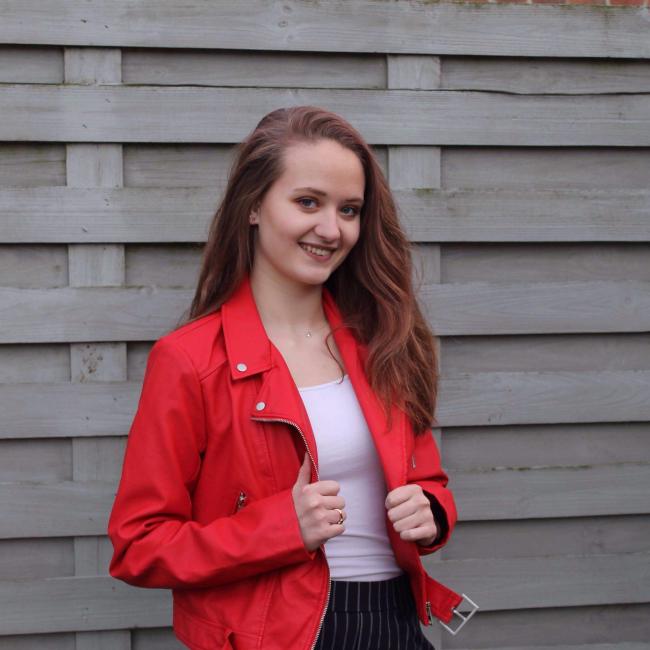 Baby-sitter in Mouscron: Céline