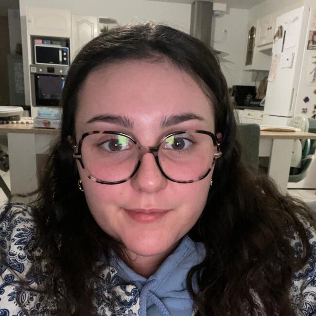 Babysitter in Torigny-les-Villes: Leane