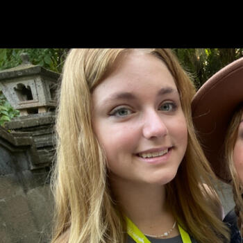 Babysitter in Sydney: Violet