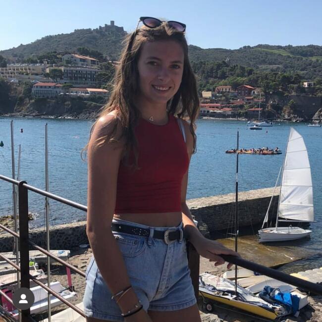 Babysitter in Cambo-les-Bains: Emilie