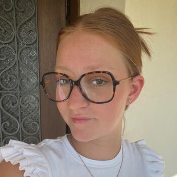 Babysitter in Lormont: Abigaelle