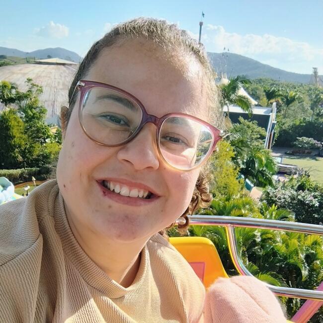 Babá em Joinville: Tairine